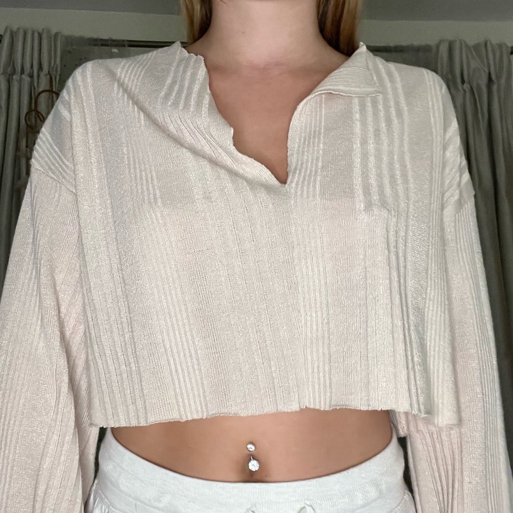 Casual beige crop top